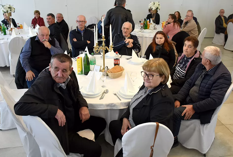 Blagoslovljeno i javnosti predstavljeno novo, prilagođeno vozilo za osobe s invaliditetom