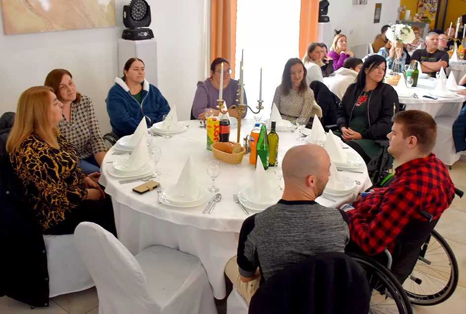 Blagoslovljeno i javnosti predstavljeno novo, prilagođeno vozilo za osobe s invaliditetom