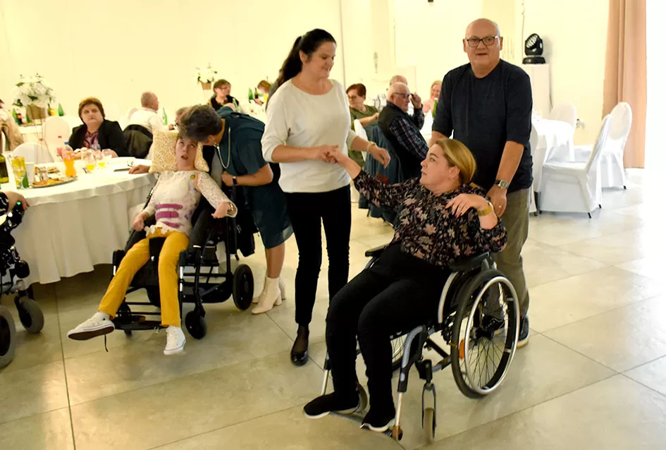 Blagoslovljeno i javnosti predstavljeno novo, prilagođeno vozilo za osobe s invaliditetom