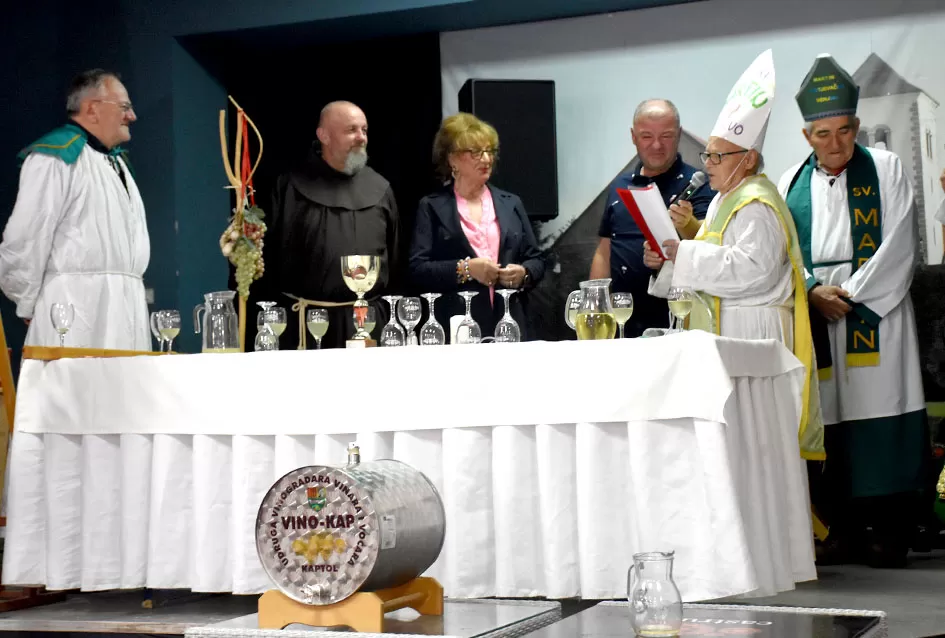 Martinjska zabava Udruge ʼVino-Kapʼ: Krštenje mošta i vinski zavjeti u Kaptolu
