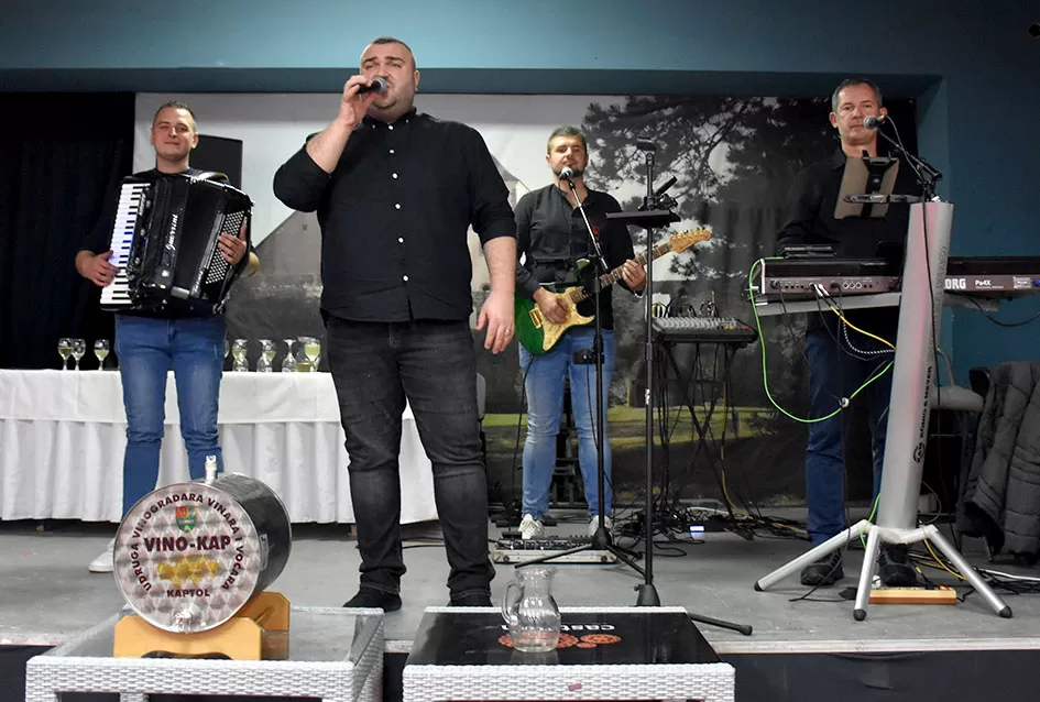 Martinjska zabava Udruge ʼVino-Kapʼ: Krštenje mošta i vinski zavjeti u Kaptolu