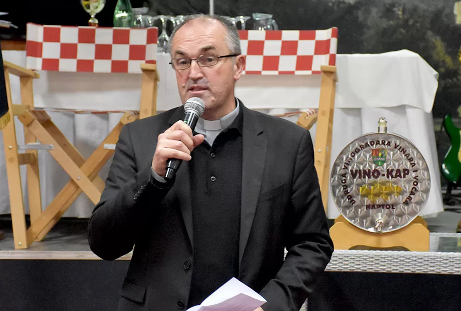 Martinjska zabava Udruge ʼVino-Kapʼ: Krštenje mošta i vinski zavjeti u Kaptolu