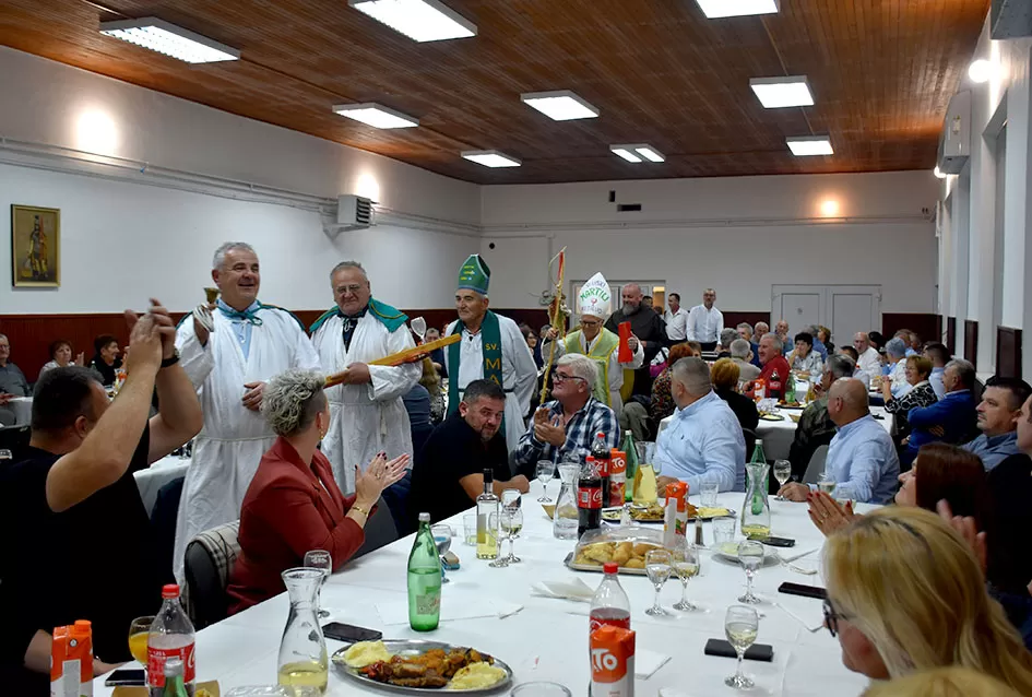 Martinjska zabava Udruge ʼVino-Kapʼ: Krštenje mošta i vinski zavjeti u Kaptolu