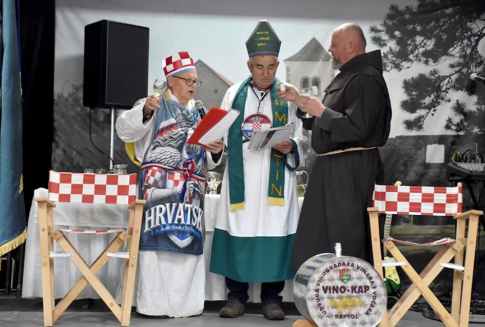 Martinjska zabava Udruge ʼVino-Kapʼ: Krštenje mošta i vinski zavjeti u Kaptolu