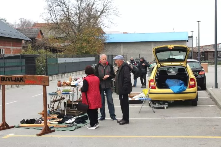 FOTOZABILJEŠKA: Održan buvljak na pleterničkoj tržnici 