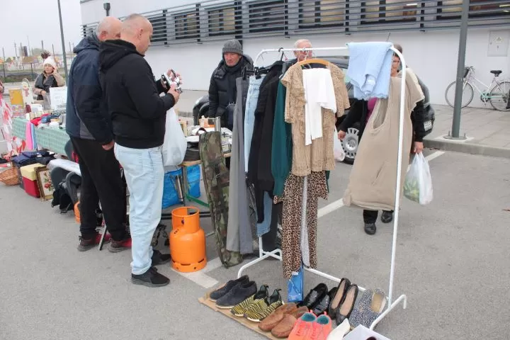 FOTOZABILJEŠKA: Održan buvljak na pleterničkoj tržnici 