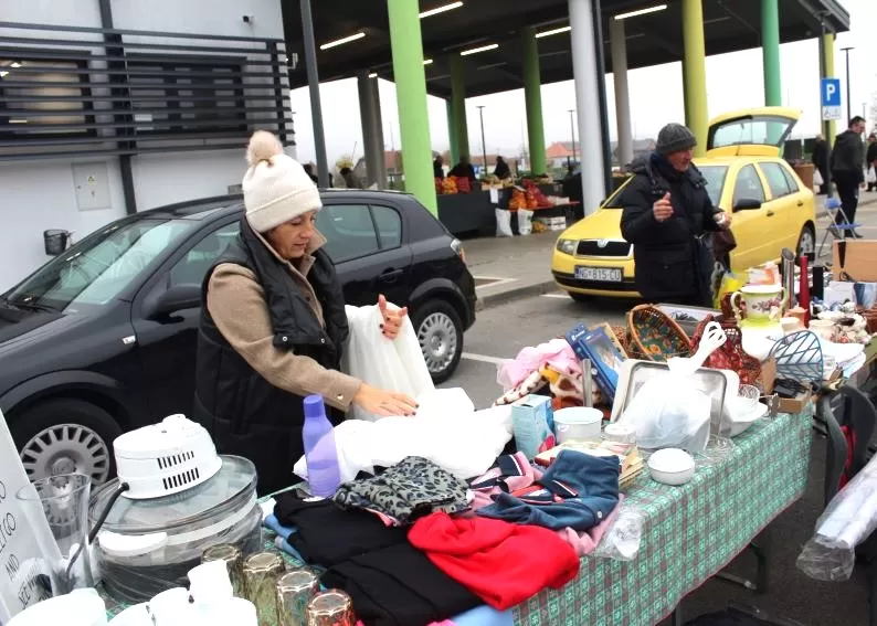 FOTOZABILJEŠKA: Održan buvljak na pleterničkoj tržnici 