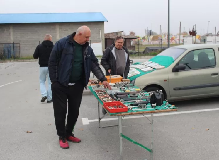 FOTOZABILJEŠKA: Održan buvljak na pleterničkoj tržnici 
