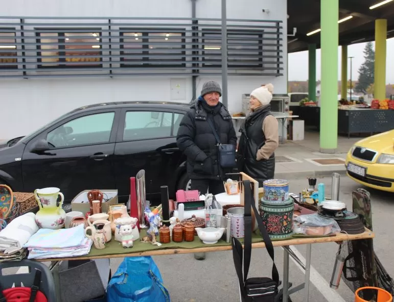 FOTOZABILJEŠKA: Održan buvljak na pleterničkoj tržnici 