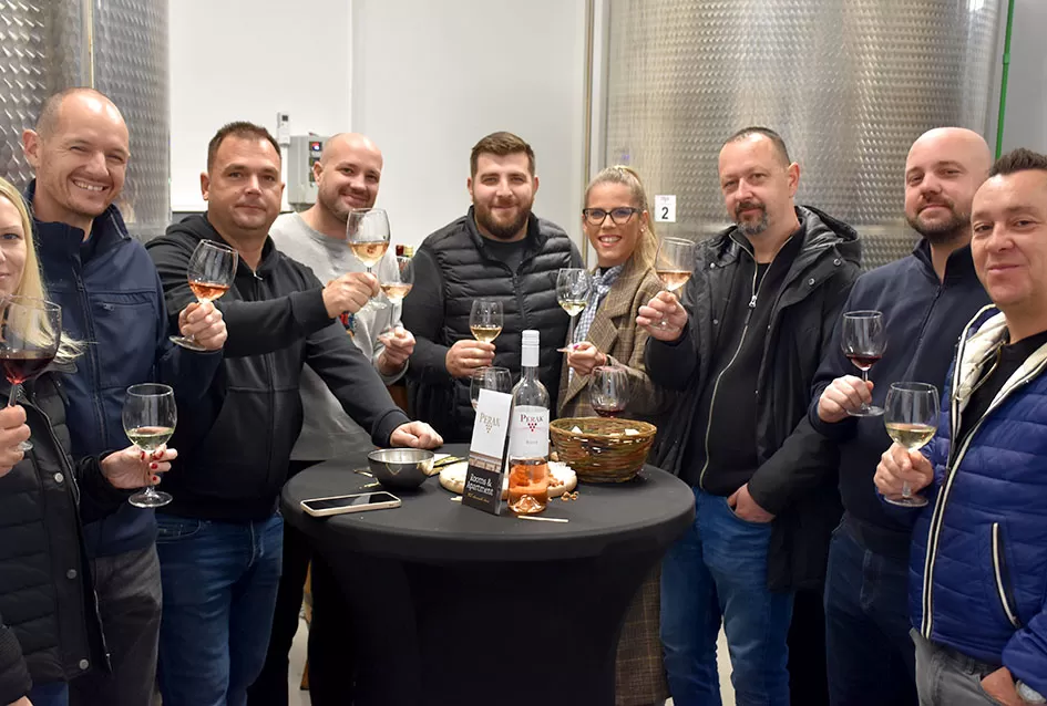 Rijeke posjetitelja preplavile podrume na Danu otvorenih podruma  u Kutjebu