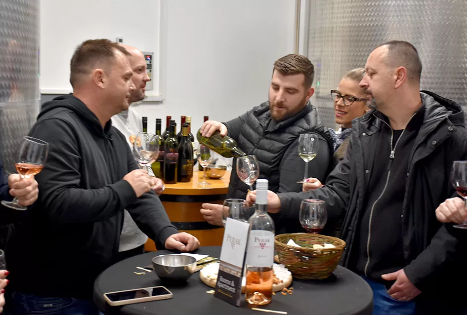 Rijeke posjetitelja preplavile podrume na Danu otvorenih podruma  u Kutjebu