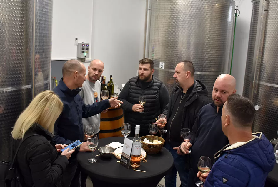 Rijeke posjetitelja preplavile podrume na Danu otvorenih podruma  u Kutjebu