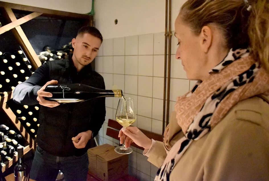 Rijeke posjetitelja preplavile podrume na Danu otvorenih podruma  u Kutjebu