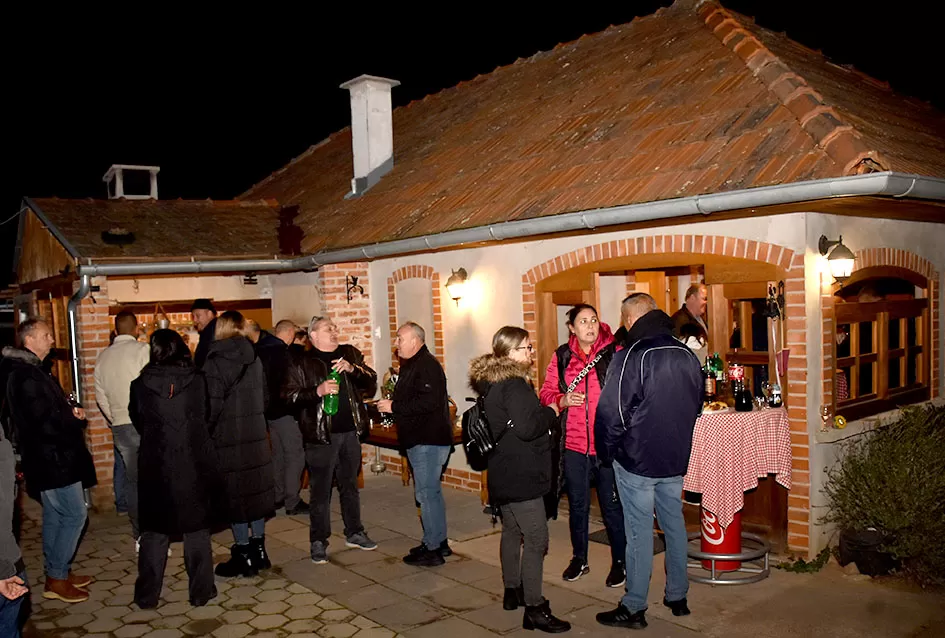 Vukovići na Sokolovcu proslavili jubilarno 15. Martinje: Klaudija Mihaljević Ruža nova kuma