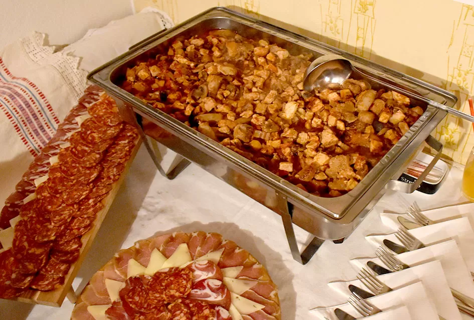 Vukovići na Sokolovcu proslavili jubilarno 15. Martinje: Klaudija Mihaljević Ruža nova kuma