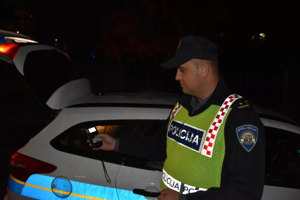 Požega.eu | Vozač s 2,26 promila i poništenom vozačkom dozvolom zaustavljen u Vetovu – policija poručuje: nula tolerancije za nesavjesne!