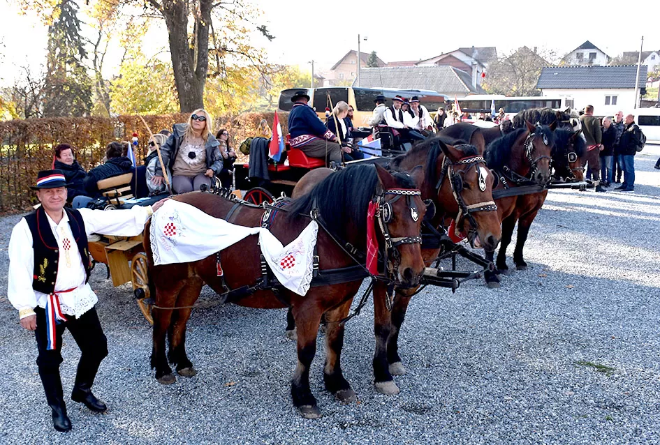 Nikad bolje Martinje u Kutjevu – tisuće planinara, gostiju i ljubitelja graševine uživalo u nezaboravnom danu