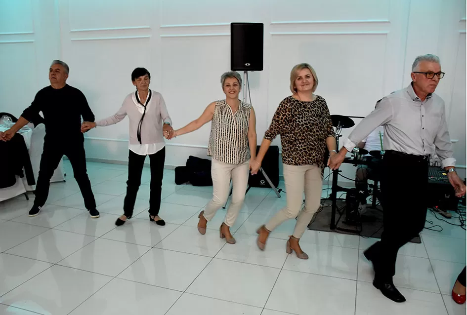 Požega.eu | Više od stotinu uzvanika na mjesečnoj zabavi Marice Budimski Mace, plesalo se do iza ponoći