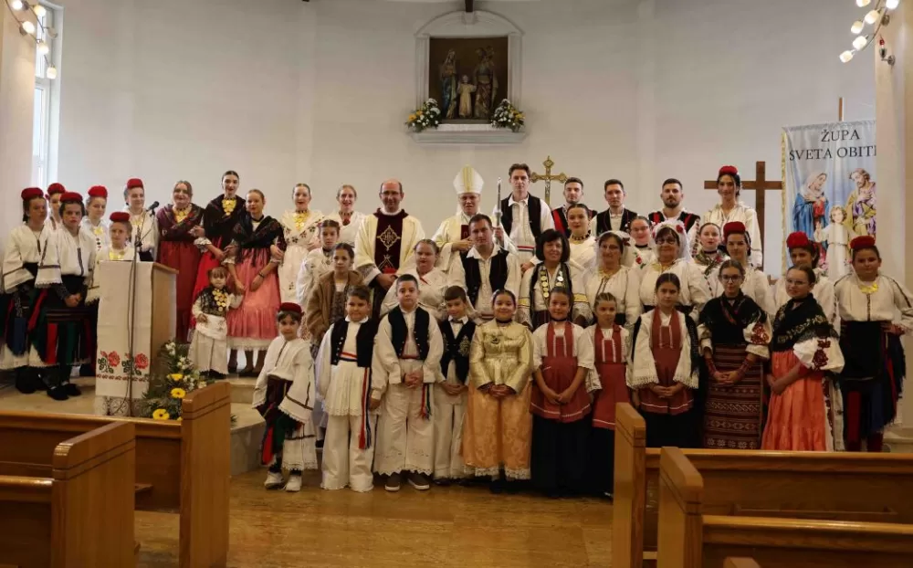 SB Online | Proslava 50. obljetnice Župe Svete Obitelji u Slavonskom Brodu