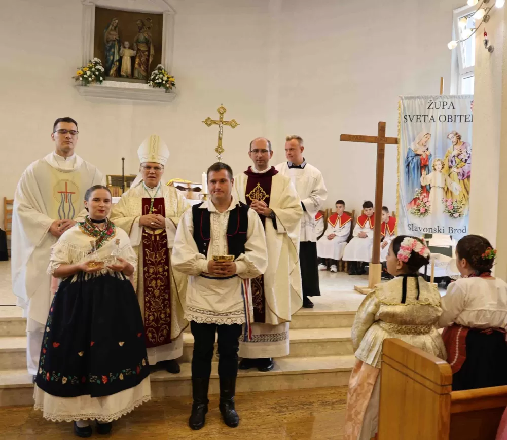 Proslava 50. obljetnice Župe Svete Obitelji u Slavonskom Brodu