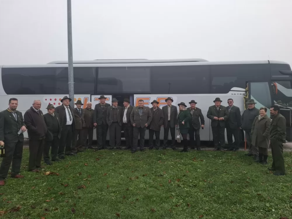 Požega.eu | Požeški lovci na središnjoj proslavi svog zaštitnika u Sisku