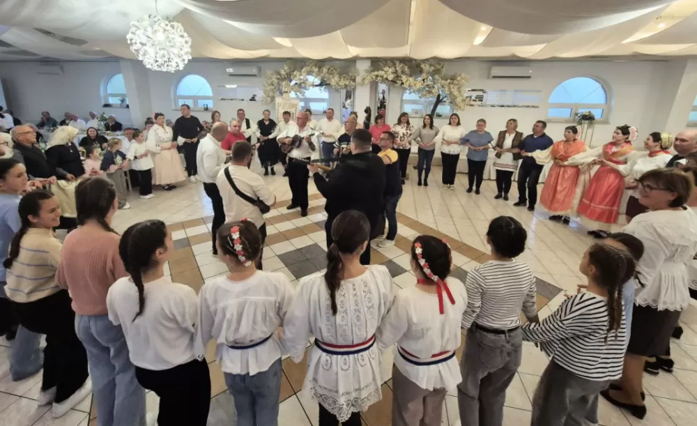 U Sikirevcima svečano proslavljena 50. obljetnica KUD-a „Sloga“