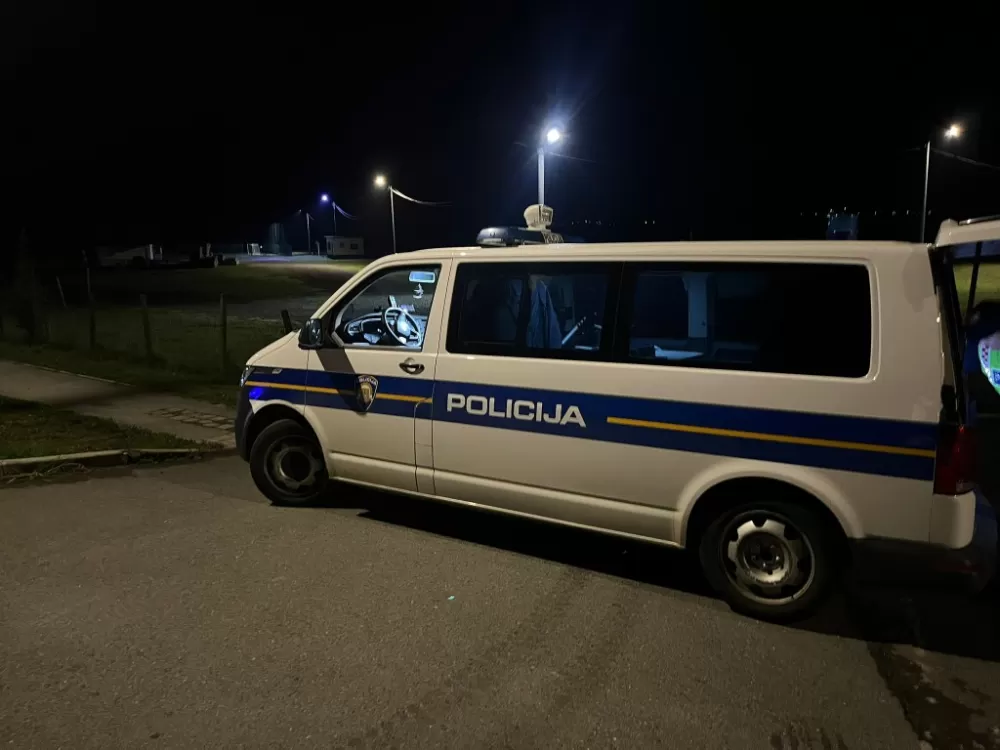 Požega.eu | Kao na filmu: srušio zid i stup javne rasvjete pa završio u policiji