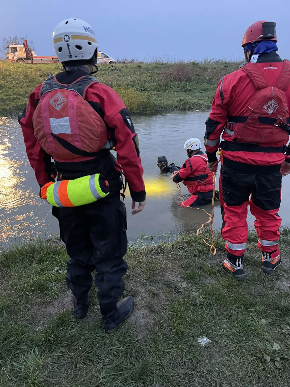 DRAMA U SLOBODNICI: HGSS izvlačio auto iz Mrsunje