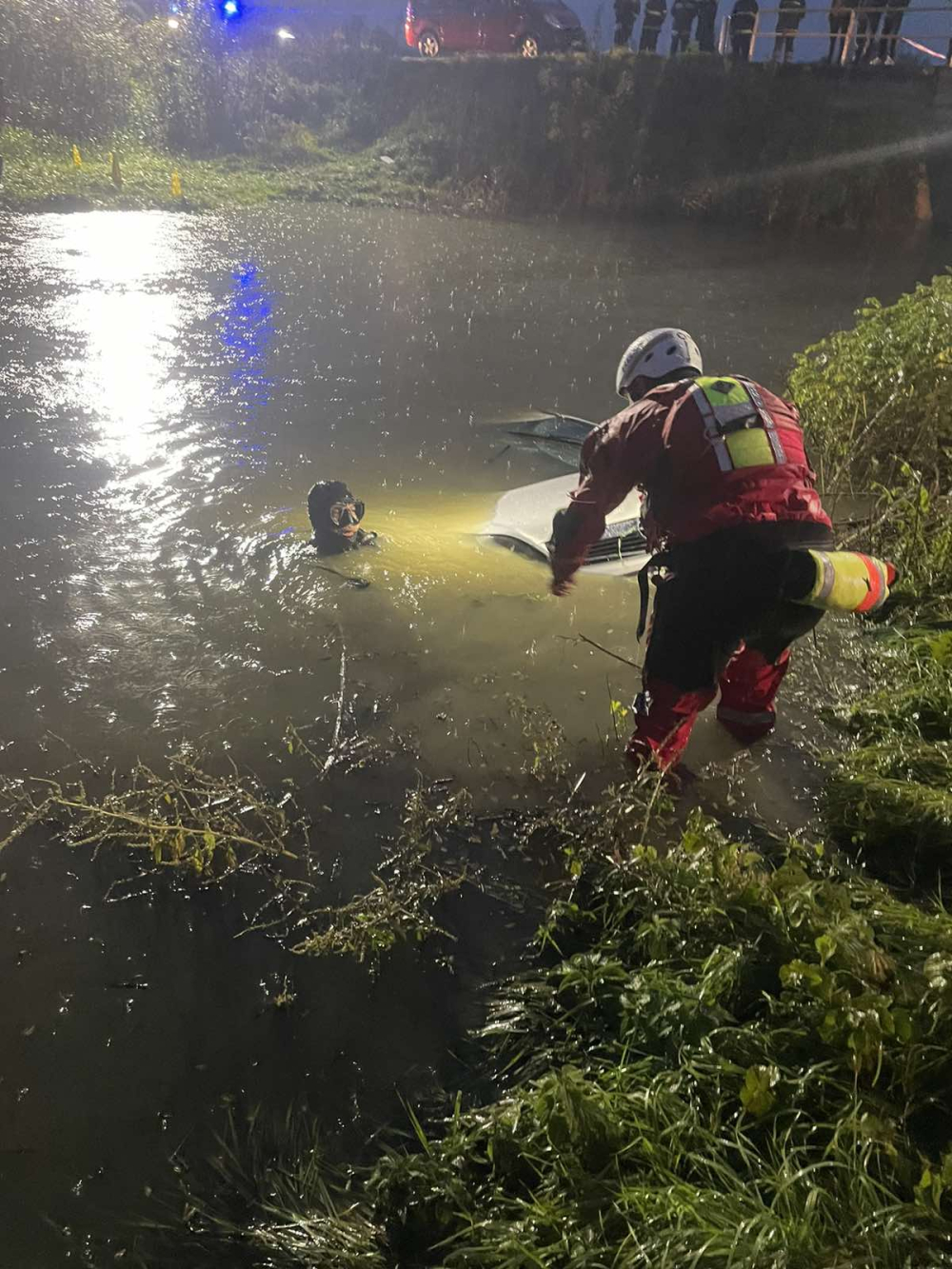 DRAMA U SLOBODNICI: HGSS izvlačio auto iz Mrsunje