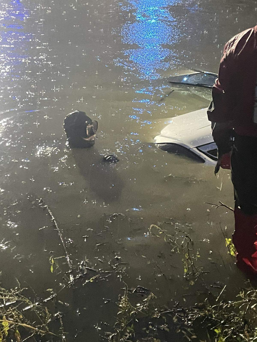 DRAMA U SLOBODNICI: HGSS izvlačio auto iz Mrsunje