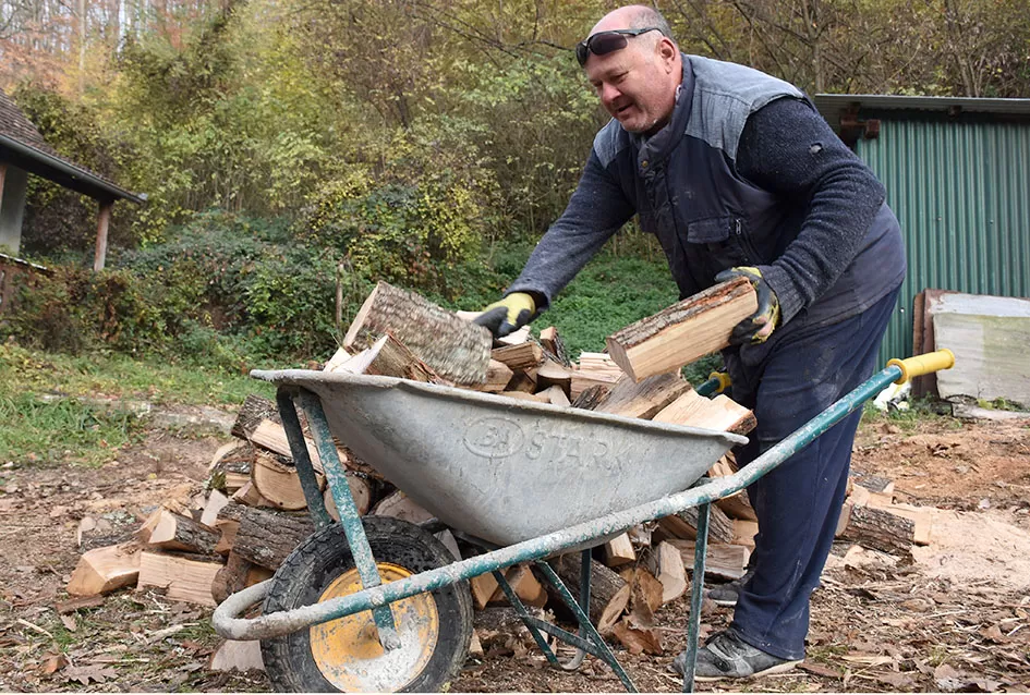 Susjedska solidarnost: Požeški glazbenik Ivica Šalata spremno dočekuje zimu!