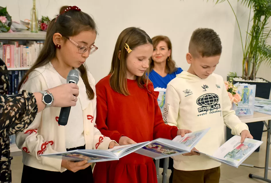 Predstavljena „Naša zimska pjesmoslikovnica“: Knjiga učiteljice Irene Ivetić ilustrirana dječjim radovima učenika OŠ Dobriša Cesarić