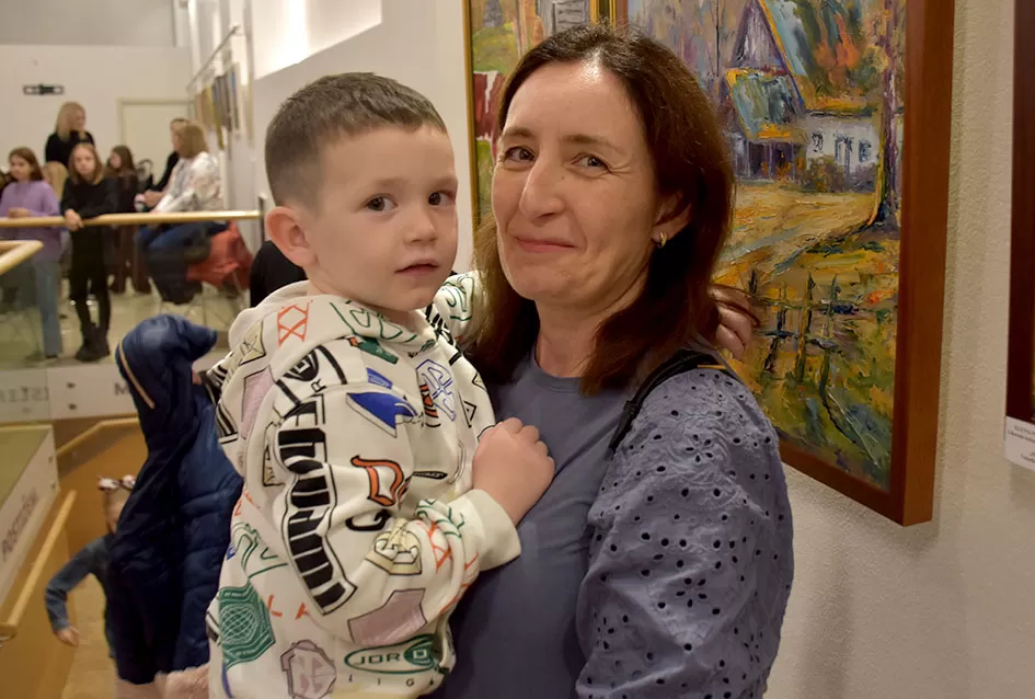 Predstavljena „Naša zimska pjesmoslikovnica“: Knjiga učiteljice Irene Ivetić ilustrirana dječjim radovima učenika OŠ Dobriša Cesarić