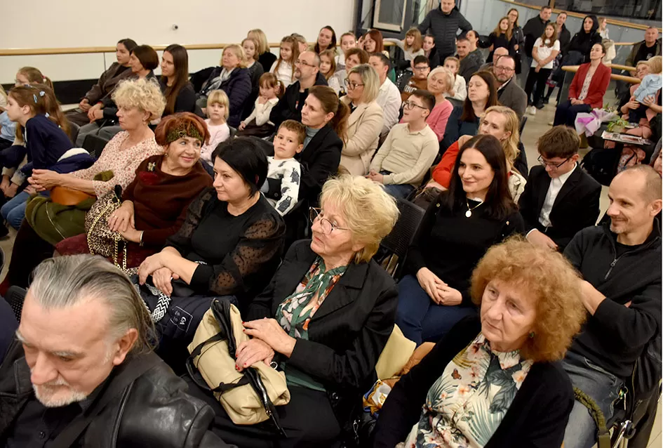 Predstavljena „Naša zimska pjesmoslikovnica“: Knjiga učiteljice Irene Ivetić ilustrirana dječjim radovima učenika OŠ Dobriša Cesarić