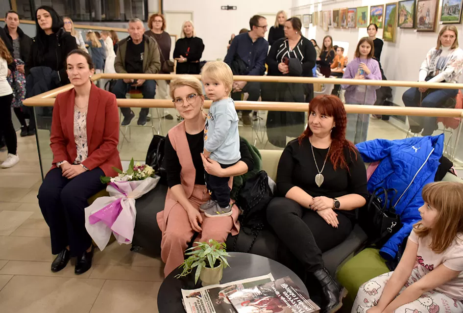 Predstavljena „Naša zimska pjesmoslikovnica“: Knjiga učiteljice Irene Ivetić ilustrirana dječjim radovima učenika OŠ Dobriša Cesarić