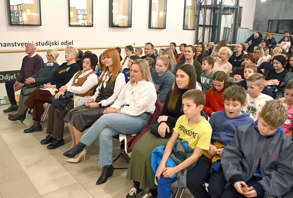 Predstavljena „Naša zimska pjesmoslikovnica“: Knjiga učiteljice Irene Ivetić ilustrirana dječjim radovima učenika OŠ Dobriša Cesarić