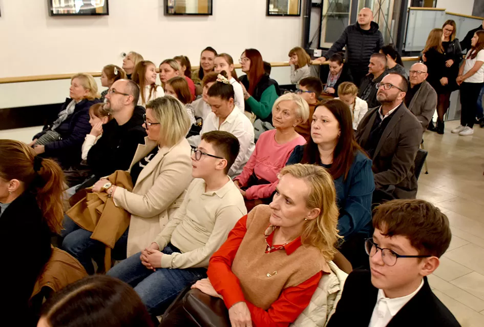 Predstavljena „Naša zimska pjesmoslikovnica“: Knjiga učiteljice Irene Ivetić ilustrirana dječjim radovima učenika OŠ Dobriša Cesarić