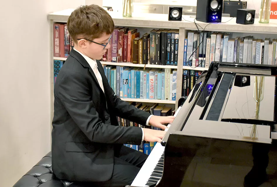 Predstavljena „Naša zimska pjesmoslikovnica“: Knjiga učiteljice Irene Ivetić ilustrirana dječjim radovima učenika OŠ Dobriša Cesarić