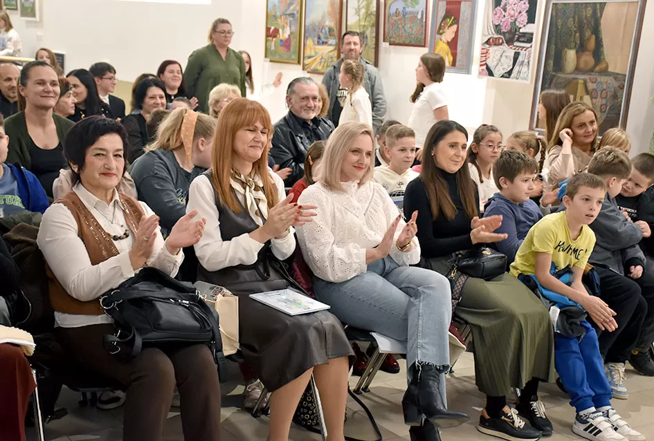 Predstavljena „Naša zimska pjesmoslikovnica“: Knjiga učiteljice Irene Ivetić ilustrirana dječjim radovima učenika OŠ Dobriša Cesarić