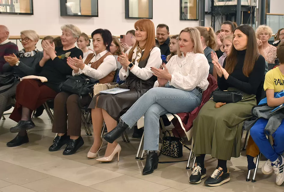 Predstavljena „Naša zimska pjesmoslikovnica“: Knjiga učiteljice Irene Ivetić ilustrirana dječjim radovima učenika OŠ Dobriša Cesarić