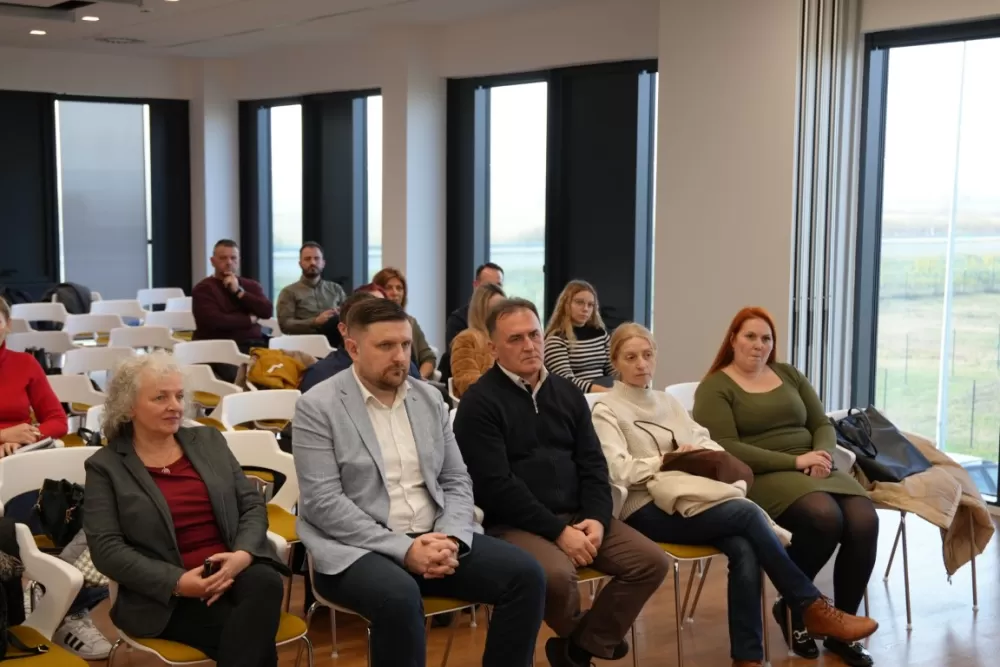 SB Online | Gospodarstvenici Brodsko-posavske i susjednih županija učili o pravilima komunikacije prema potrošačima