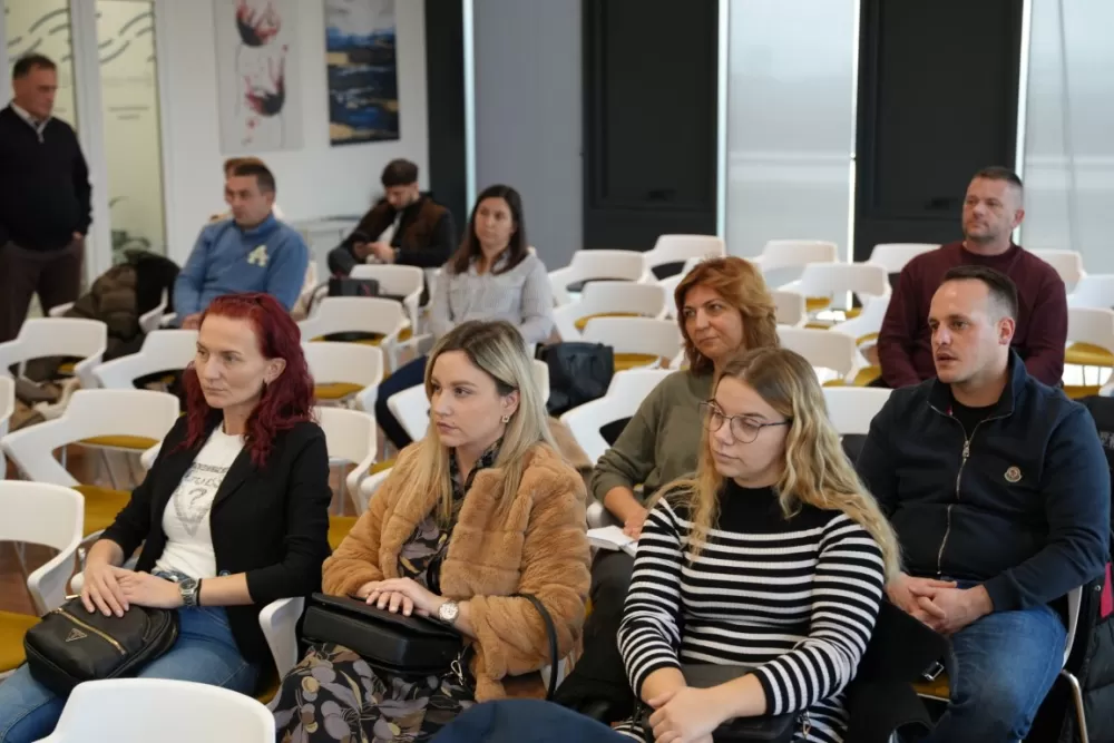 Gospodarstvenici Brodsko-posavske i susjednih županija učili o pravilima komunikacije prema potrošačima