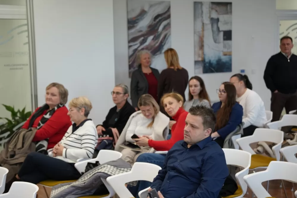 Gospodarstvenici Brodsko-posavske i susjednih županija učili o pravilima komunikacije prema potrošačima