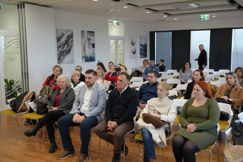 Gospodarstvenici Brodsko-posavske i susjednih županija učili o pravilima komunikacije prema potrošačima