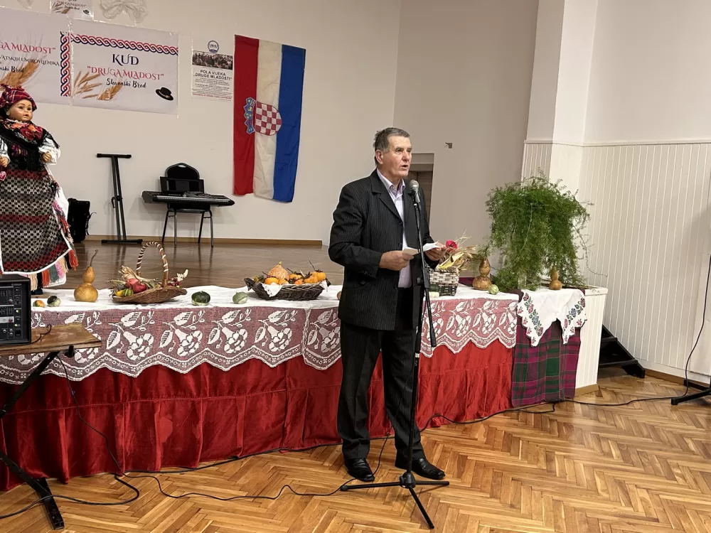 Umirovljenici proslavili 50 godina rada svoje folklorne sekcije