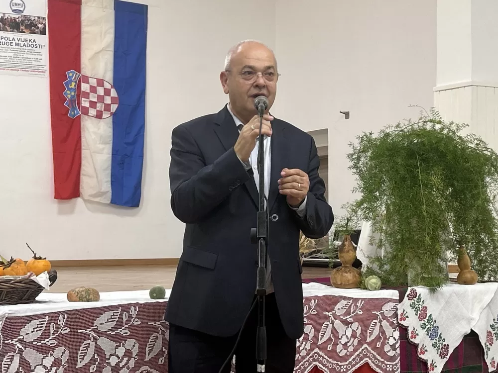 Umirovljenici proslavili 50 godina rada svoje folklorne sekcije