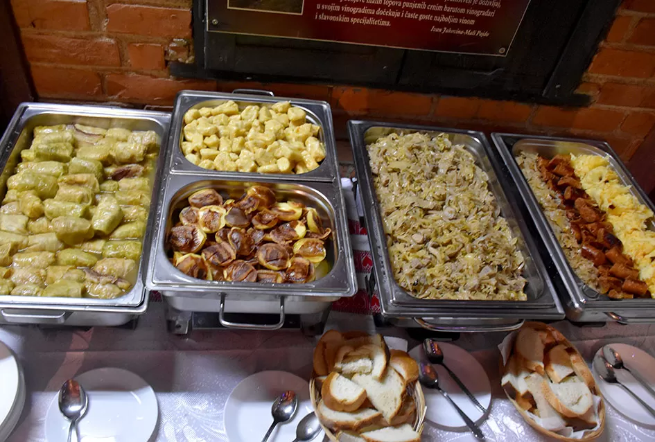 Požeška poduzetnica Ivanka Doiković proslavila Martinje: Franjo Lucić i Marinko Markota novi vinski kumovi