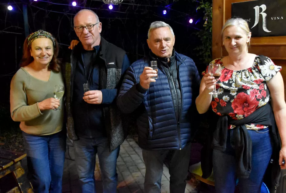 Požeška poduzetnica Ivanka Doiković proslavila Martinje: Franjo Lucić i Marinko Markota novi vinski kumovi