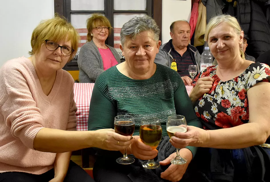 Požeška poduzetnica Ivanka Doiković proslavila Martinje: Franjo Lucić i Marinko Markota novi vinski kumovi