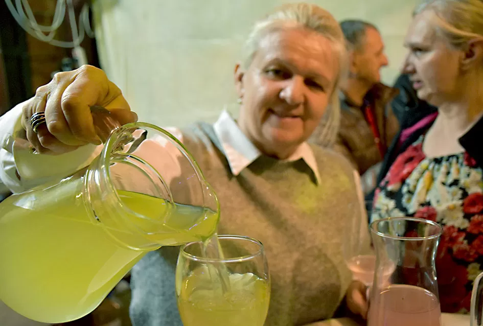 Požeška poduzetnica Ivanka Doiković proslavila Martinje: Franjo Lucić i Marinko Markota novi vinski kumovi